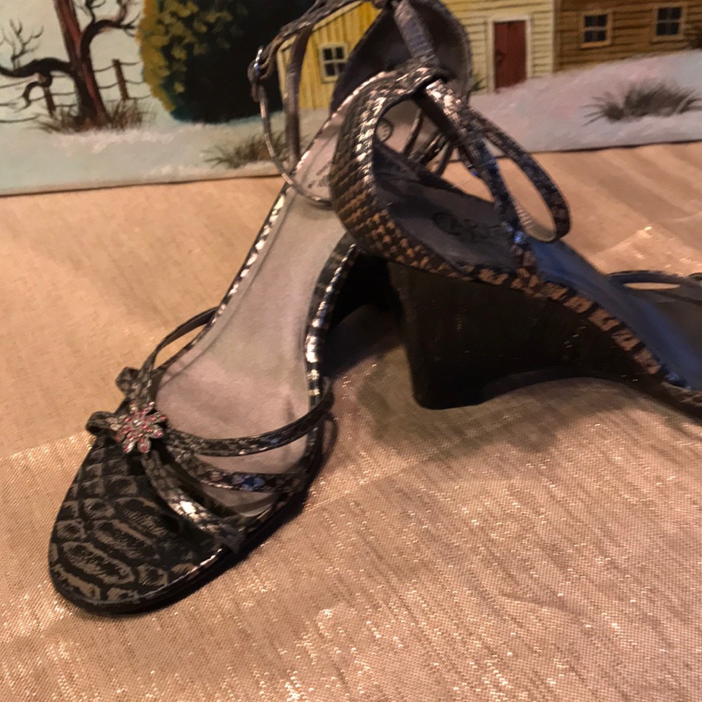 Audrey Snake & Rhinestone - Picture 3 of 5